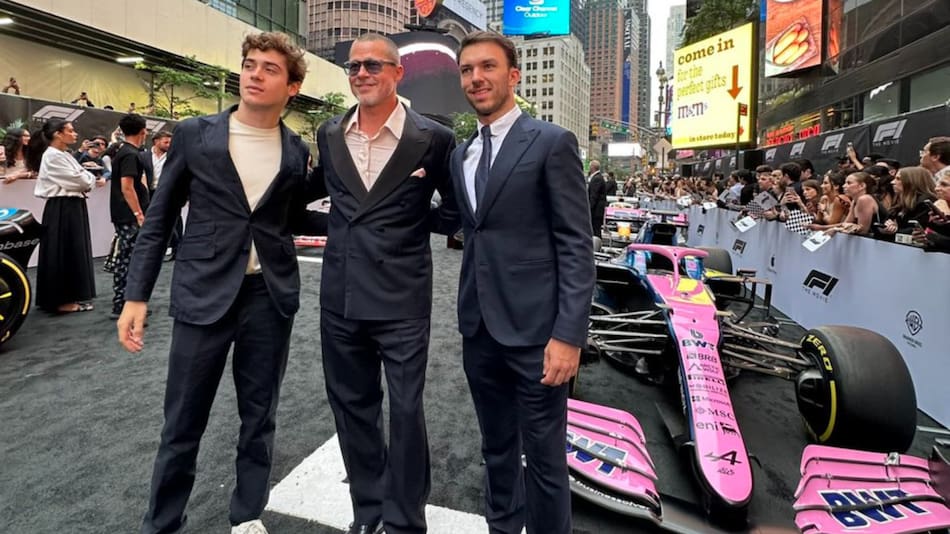 Brad Pitt junto a Franco Colapinto. Foto: NA.