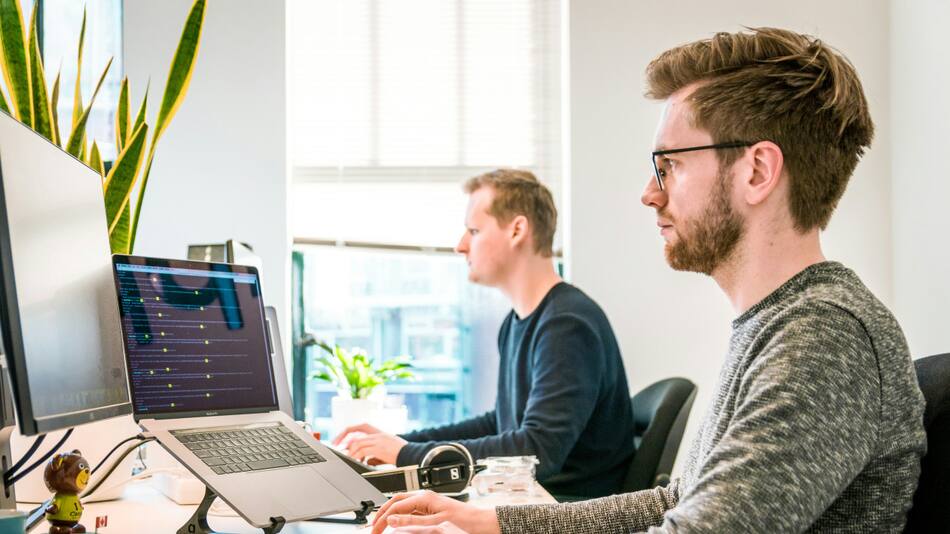 Trabajo, oficina. Foto: Unsplash.