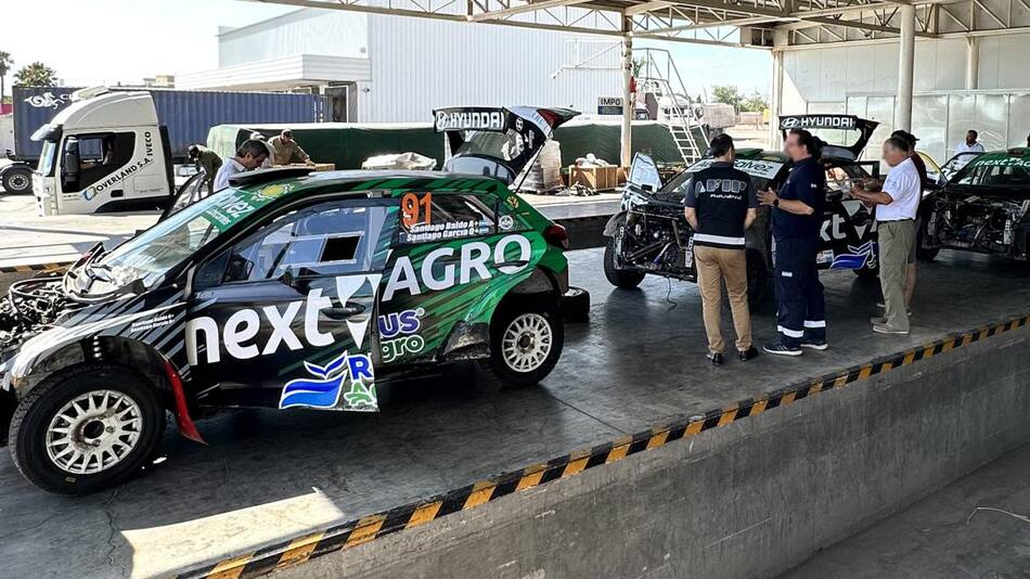 Operativo de Aduana sobre importación de autos de rally. Foto: Prensa.