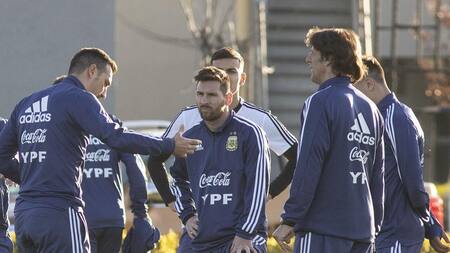 Scaloni y Messi, Selección Argentina de fútbol, entrenamiento, NA