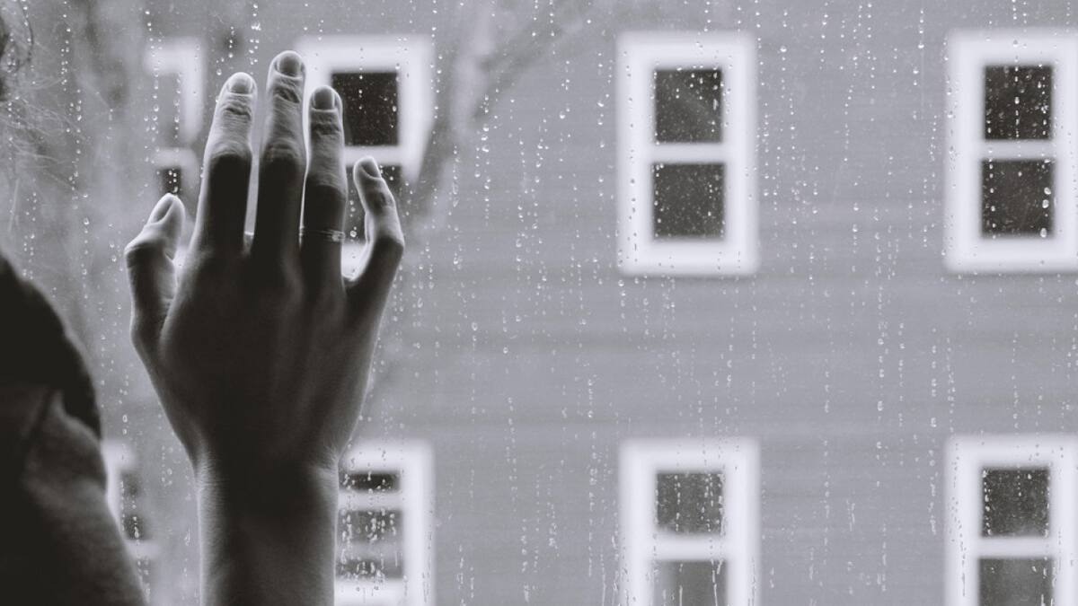 Quienes viven en una residencia de mayores están menos expuestos a este riesgo de mortalidad por poder contar con más interacción. Foto: Unsplash.