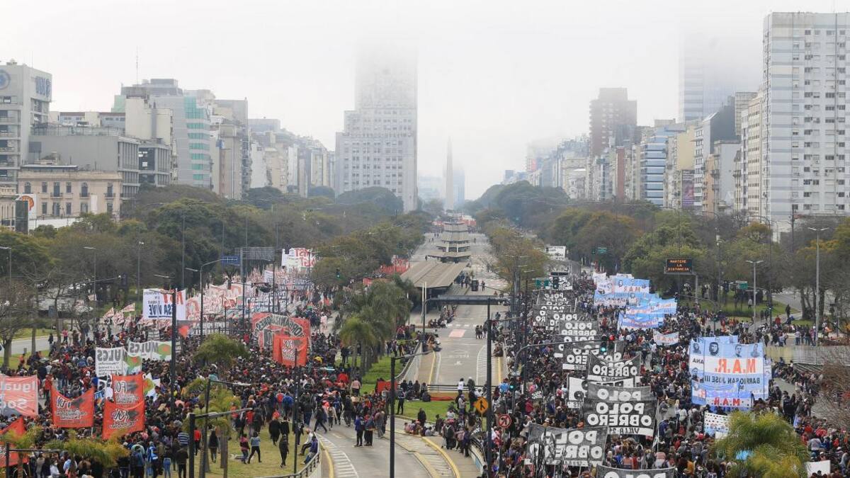 Organizaciones sociales se movilizaban este mediodía al Ministerio de Desarrollo Social, NA