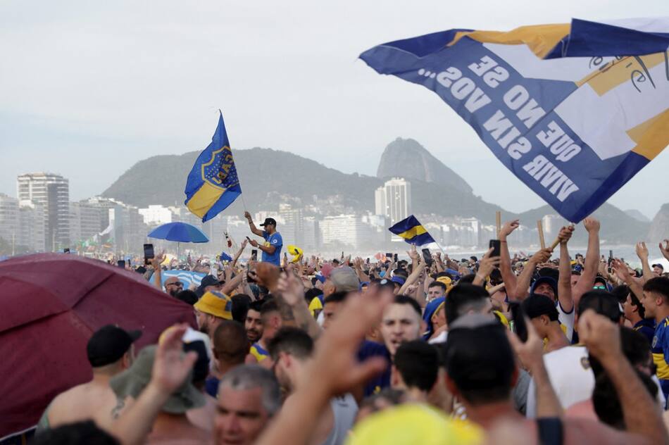 Banderazo de los hinchas de Boca en Río de Janeiro. Foto: Reuters.