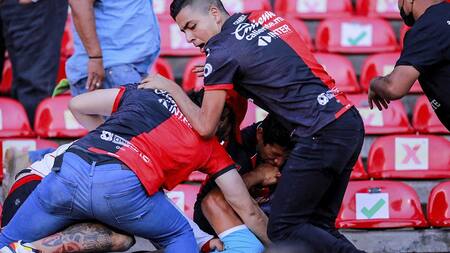 Violencia en el fútbol, México, pelea de barrabravas, Reuters