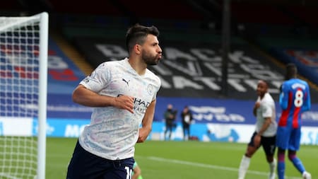 Festejo de Aguero en el Manchester City por Premier League, REUTERS