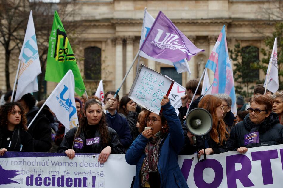 Marcha por el aborto en Francia. Foto: REUTERS.
