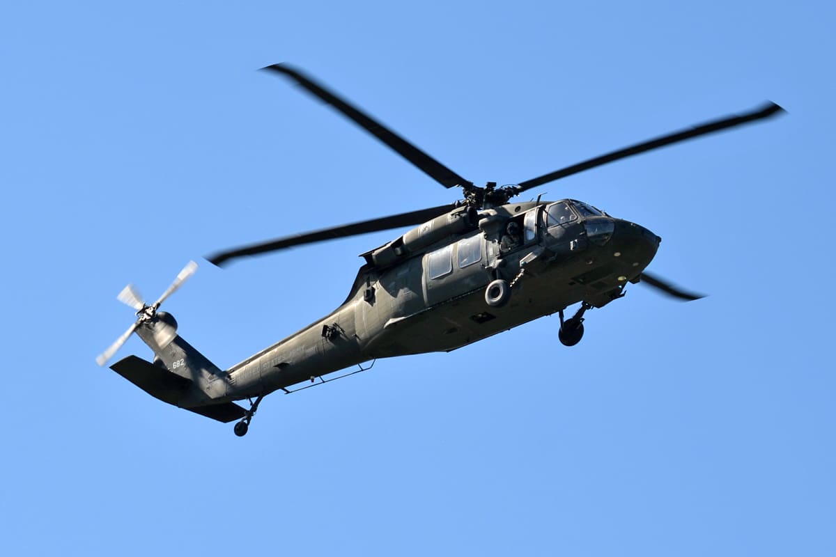 Los UH-60L Black Hawk son helicópteros militares multipropósito fabricados por Sikorsky.