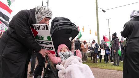 Protestas en Míchigan de la comunidad árabe contra Biden. Foto: Reuters.
