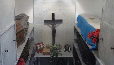 Tumba de los Ortiz de Rozas en el Cementerio de la Recoleta