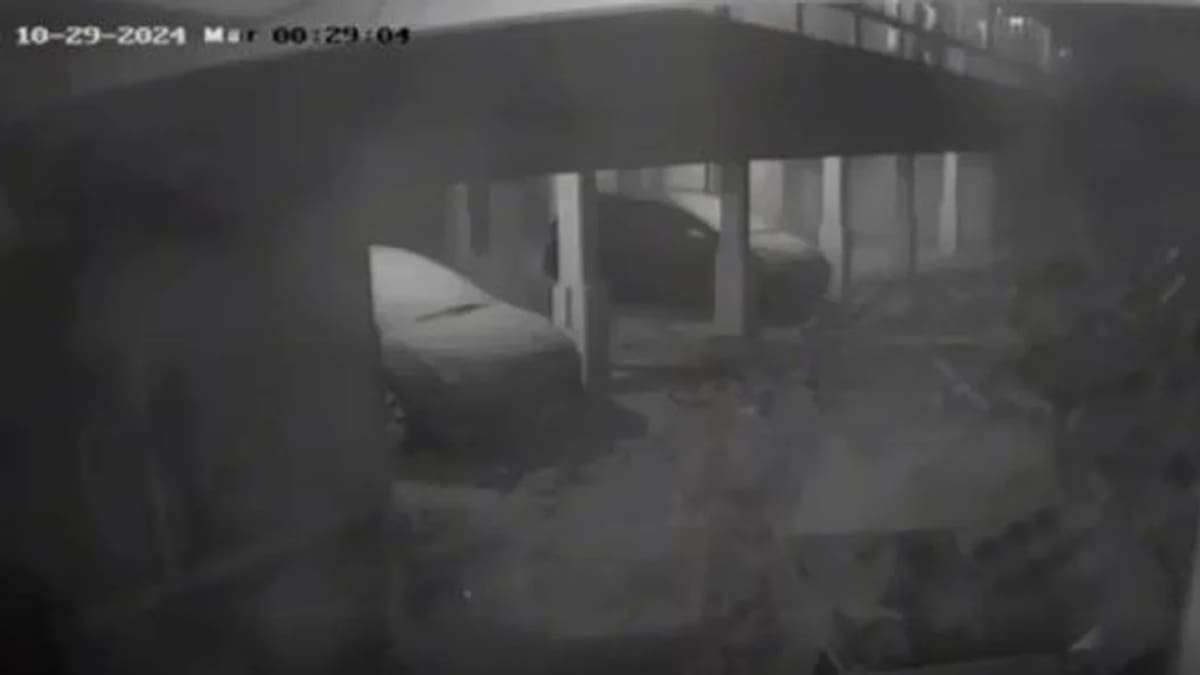 El momento del derrumbe del hotel Dubrovnik, en Villa Gesell. Foto: NA.