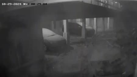 El momento del derrumbe del hotel Dubrovnik, en Villa Gesell. Foto: NA.