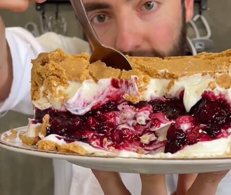 Cheesecake invertida sin horno. Foto captura Instagram @elchefconbotas