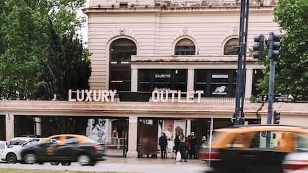 Luxury Outlet The Palace.