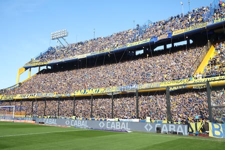 La Bombonera se tiño de azul y oro para la despedida de Riquelme. Foto: Twitter @BocaJrsOficial.