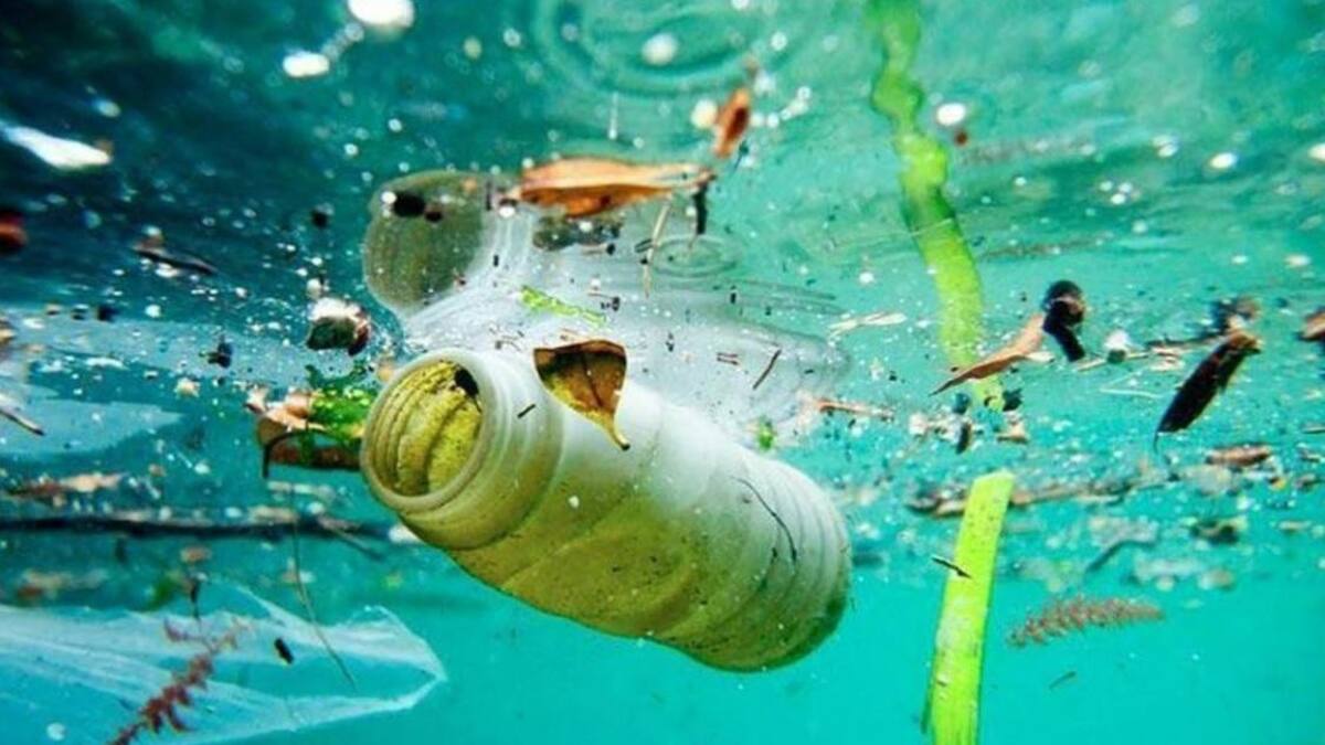 Estudian el uso de satélites para localizar los plásticos en los océanos