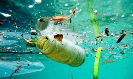 Estudian el uso de satélites para localizar los plásticos en los océanos