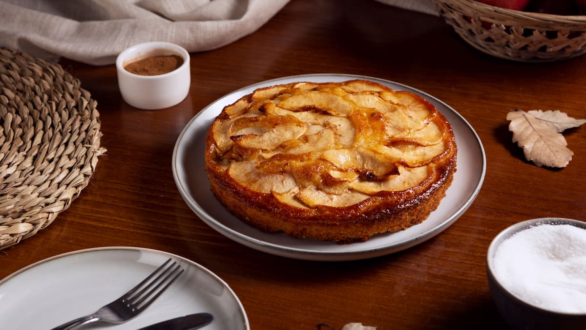 Torta invertida de manzana, la mejor compañera para un día de lluvia: la receta en simples pasos