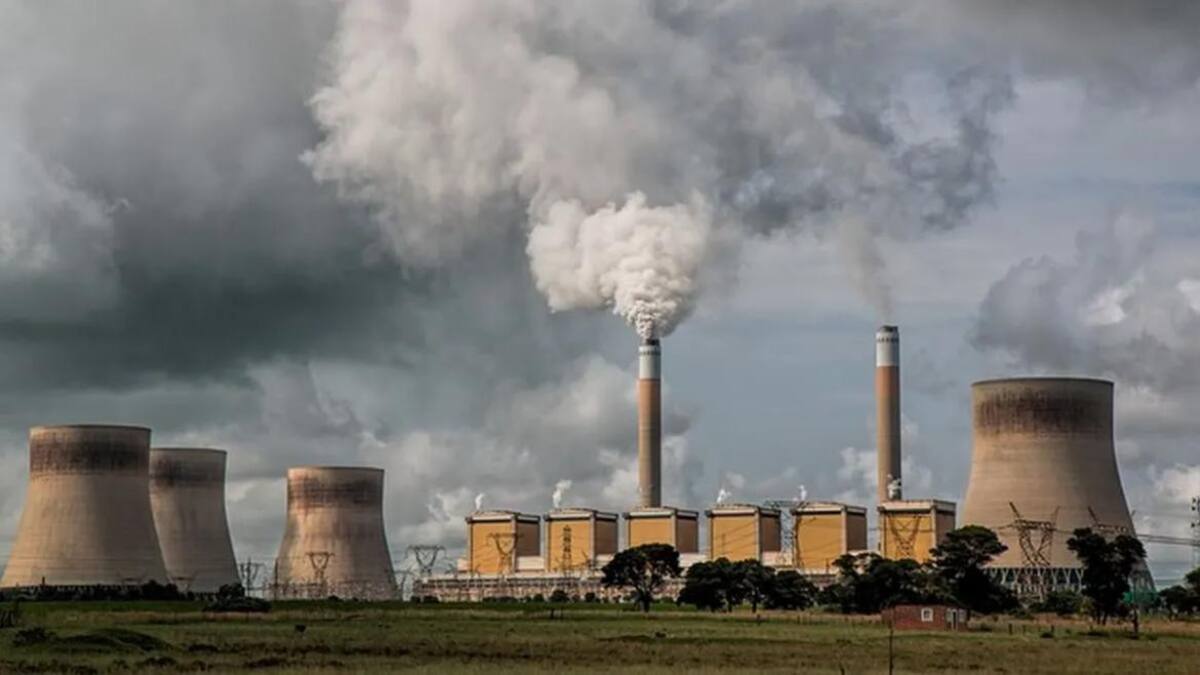 Emisiones de carbono de las centrales eléctricas. Foto: Télam