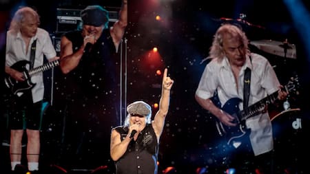 AC/DC volvió a brillar en River: miles de fanáticos vibraron bajo la lluvia en el estadio Monumental