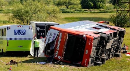 Tragedia en ruta 2, vuelco de micro