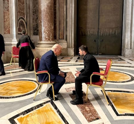 Encuentro de Donald Trump y Volodimir Zelenski en el funeral del Papa Francisco. Video: REUTERS.