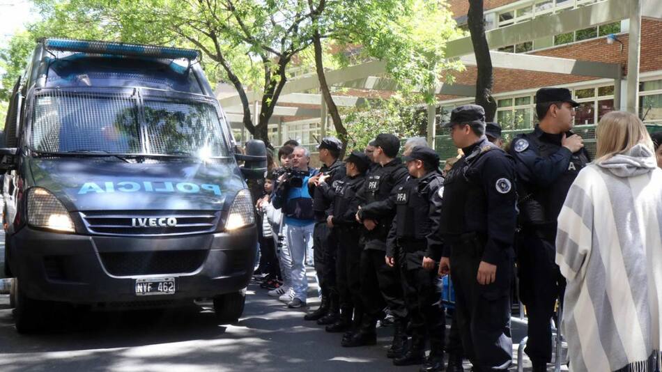 Amenaza de bomba durante elecciones (NA)