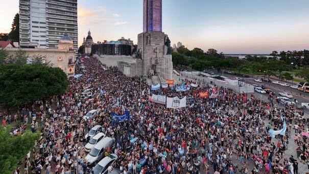 Segundo día de cacerolazos en contra del DNU anunciado por el presidente Milei