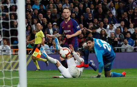 La Liga: Gol de Rakitic para el Barcelona ante el Real Madrid (Reuters)