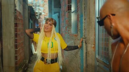 Wanda Nara en el video de "O bicho vai pegar".