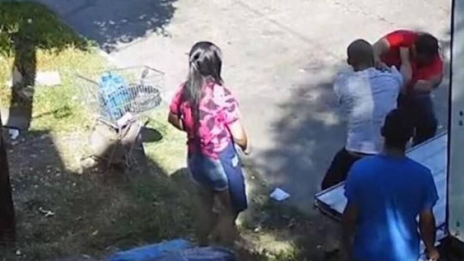 Pelea en supermercado chino