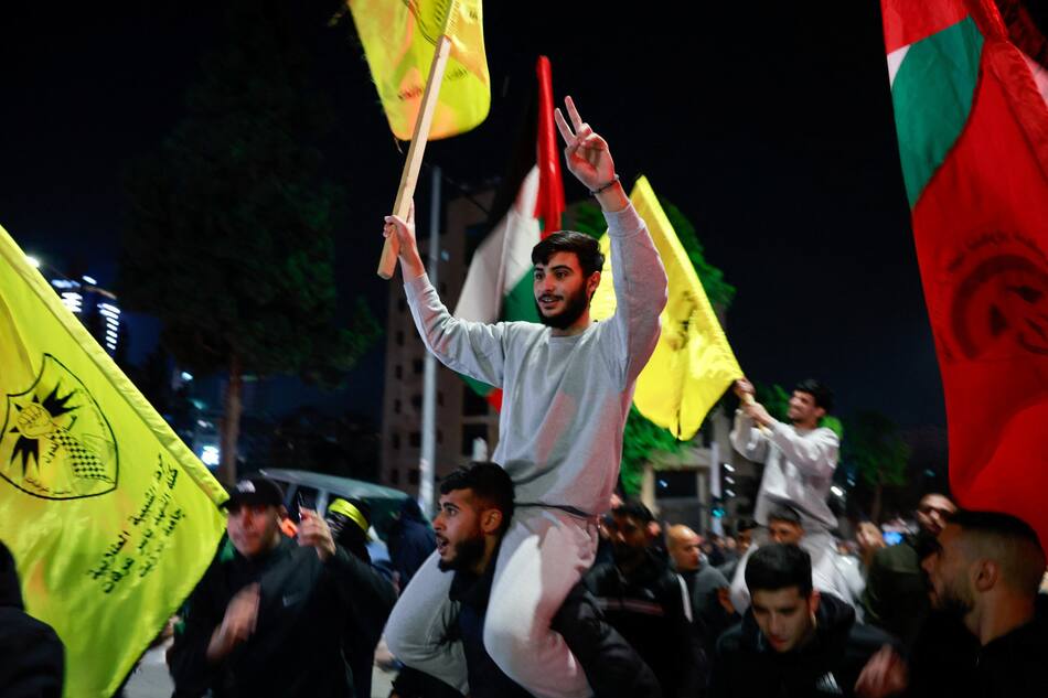 Una multitud recibió a los presos palestinos liberados por Israel. Foto: Reuters