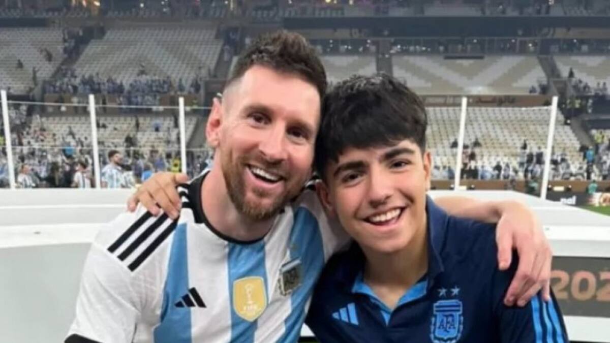 Messi y Benjamín Agüero. Foto NA.