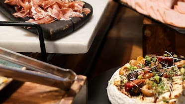 Cuánto sale almorzar en el Hilton Buenos Aires: un menú renovado y descuentos imperdibles online