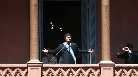 El presidente firmó los decretos que postergan la aplicación de las leyes de emergencia.