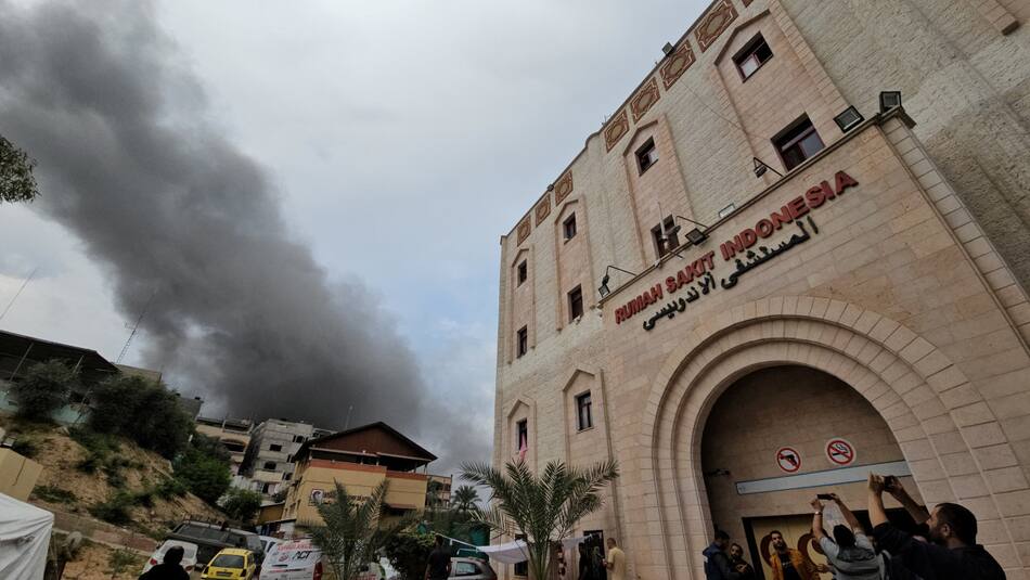 Ataque de Israel sobre un hospital de la Franja de Gaza. Foto: REUTERS.