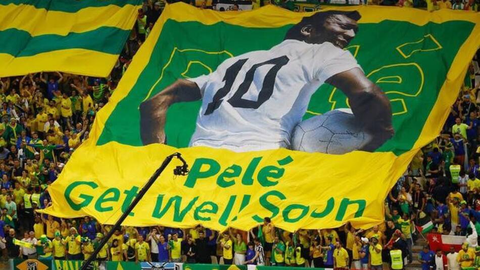 El homenaje de los hinchas brasileños a Pelé_Reuters