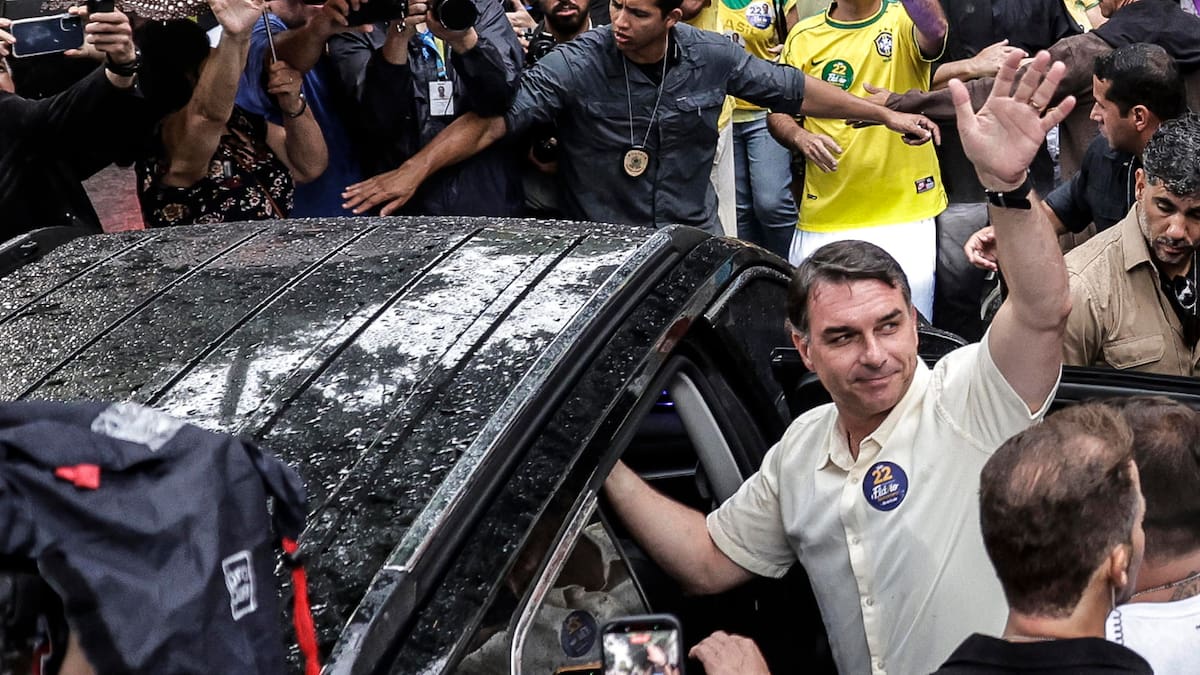 Tras el balotaje, Flávio Bolsonaro huyó de Brasil con destino a los Estados Unidos tras pedirle asilo político a Donald Trump