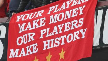 Hinchas del Manchester United contra Superliga europea