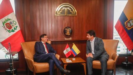 Gustavo Petro y Pedro Castillo, Colombia y Perú. Foto: Reuters