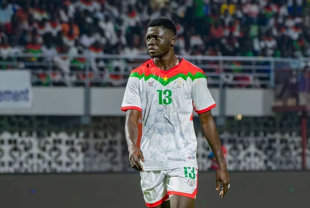 Chec Bebel Doumbia, futbolista de la Selección de Burkina Faso.