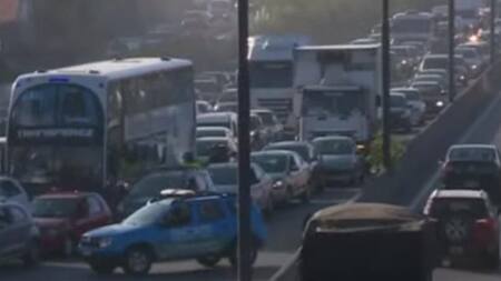 Una fuerte congestión se produjo por el accidente en Camino Negro, foto NA