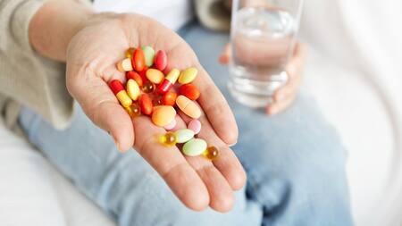 Errores comunes al guardar medicamentos durante el verano. Foto: Freepik.