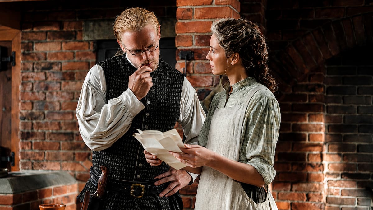 Final de Outlander: el último suspiro de Jamie y Claire desató 3 teorías que cambian toda la historia