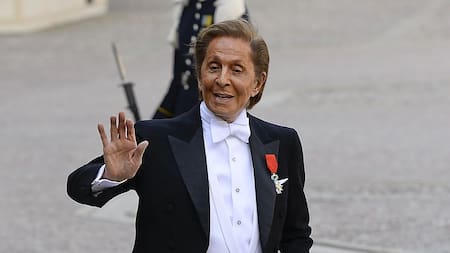 Murió Valentino: desde Lady Di hasta Anne Hathaway, los 5 looks más icónicos del diseñador italiano