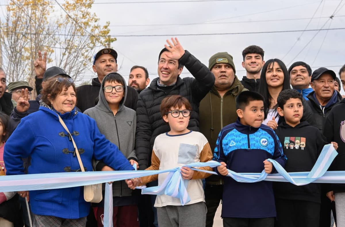 Nardini inauguró cinco nuevas cuadras en el barrio Rodríguez de malvinas argentinas