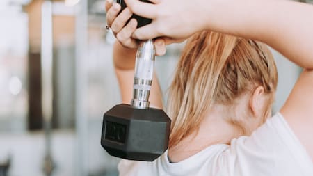 Rutina de fuerza para mujeres mayores de 40: cómo conservar músculo y energía con seis ejercicios simples