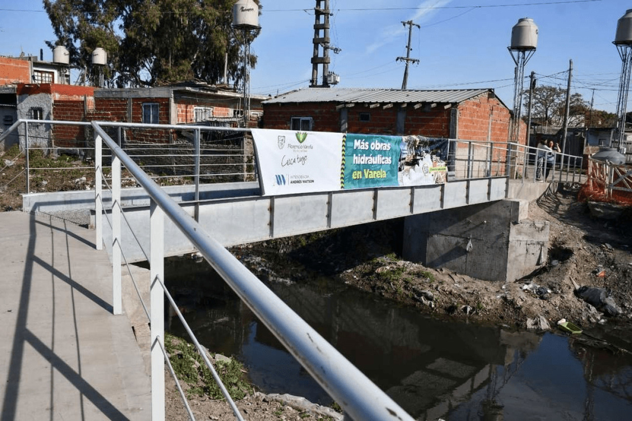 Un nuevo puente peatonal une Florencio Varela y Quilmes.