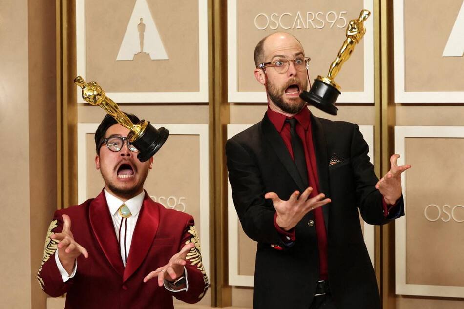 Dan Kwan y Daniel Scheinert, directores de Todo en todas partes al mismo tiempo. Foto Reuters.