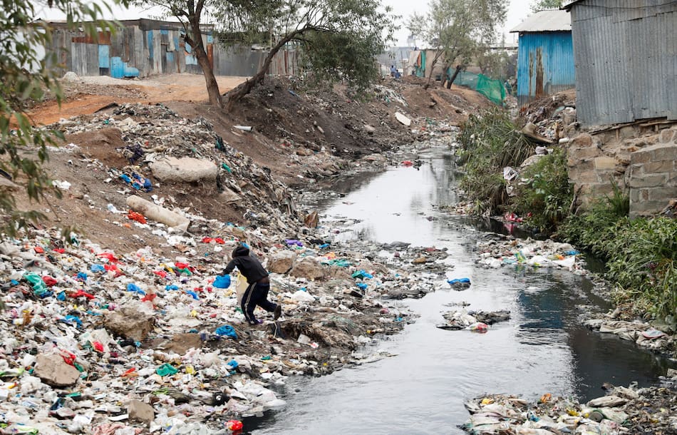Casi dos millones de niños desplazados en África por la crisis climática. Foto: Reuters