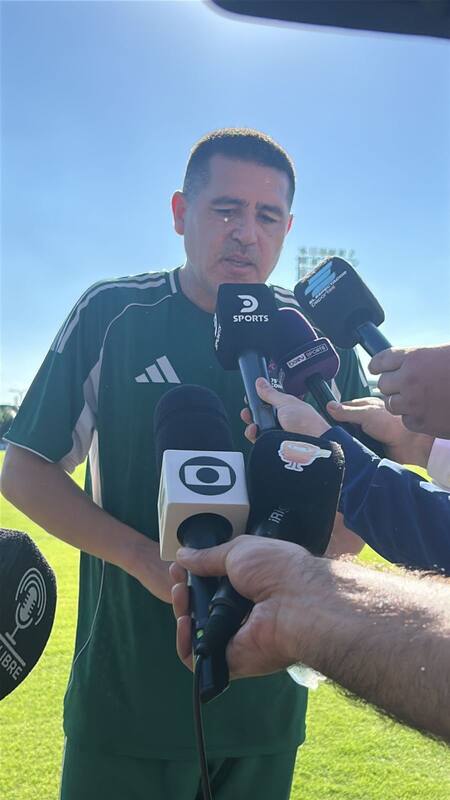 Juan Román Riquelme, en la sede de Conmebol. Foto: X @okdobleamarilla